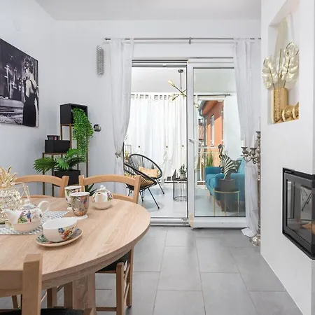 Donatella Comfortable Karpinjan