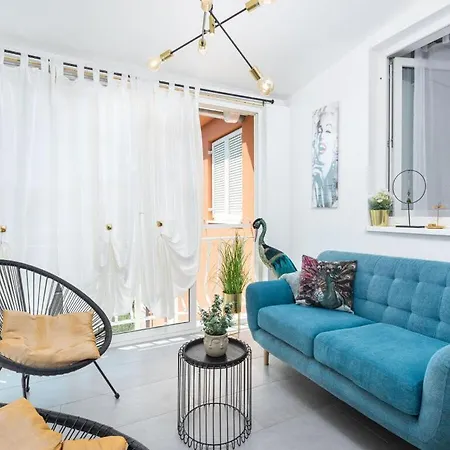 Donatella Comfortable Karpinjan